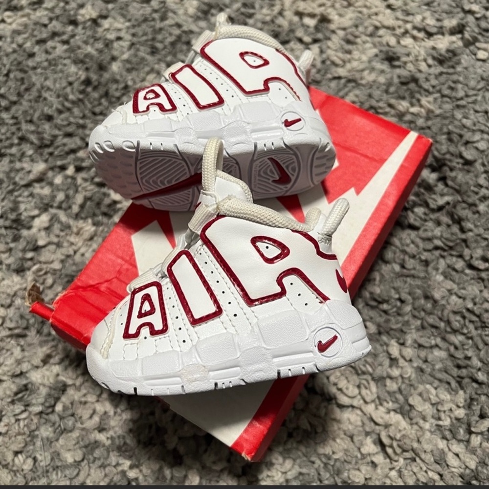 Nike uptempo  size 2c comes with the box 
Box slightly damaged